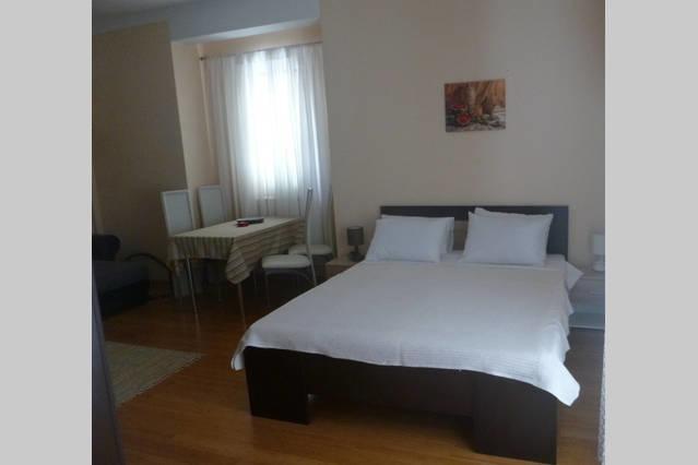 Roman Gardens Studio Apartment Рісан Екстер'єр фото
