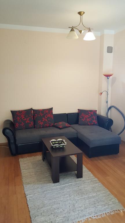 Roman Gardens Studio Apartment Рісан Екстер'єр фото